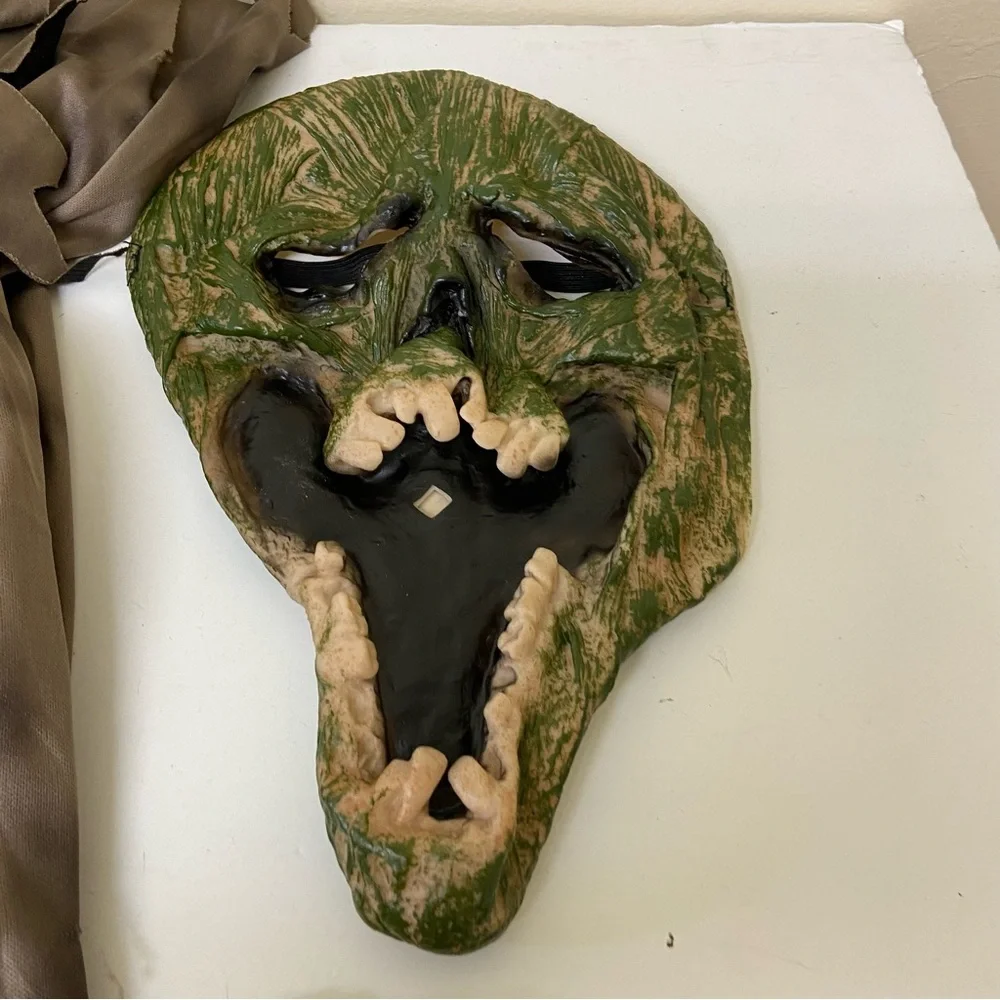 Halloween Costume Size 12-14 Years Swamp Creeper Scary Creature Robe Mask Belt